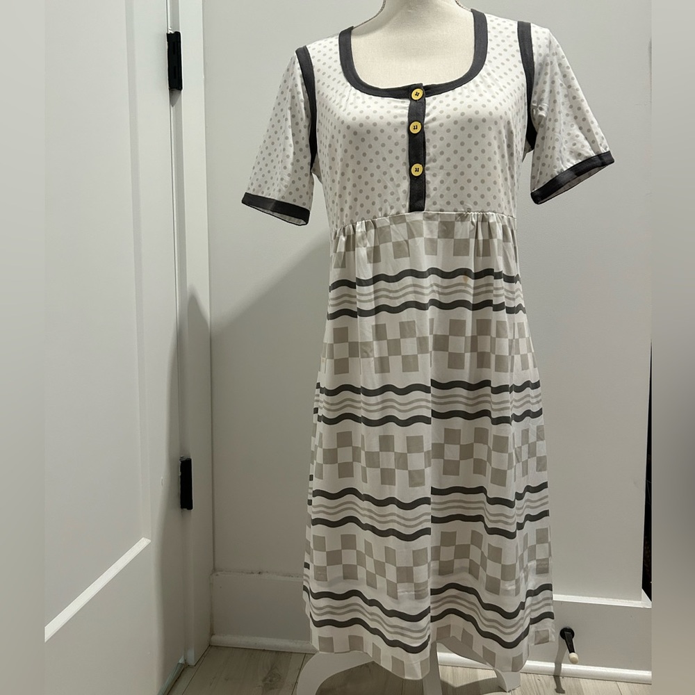 Gretchen Scott Large graphic silk like stretch dress.